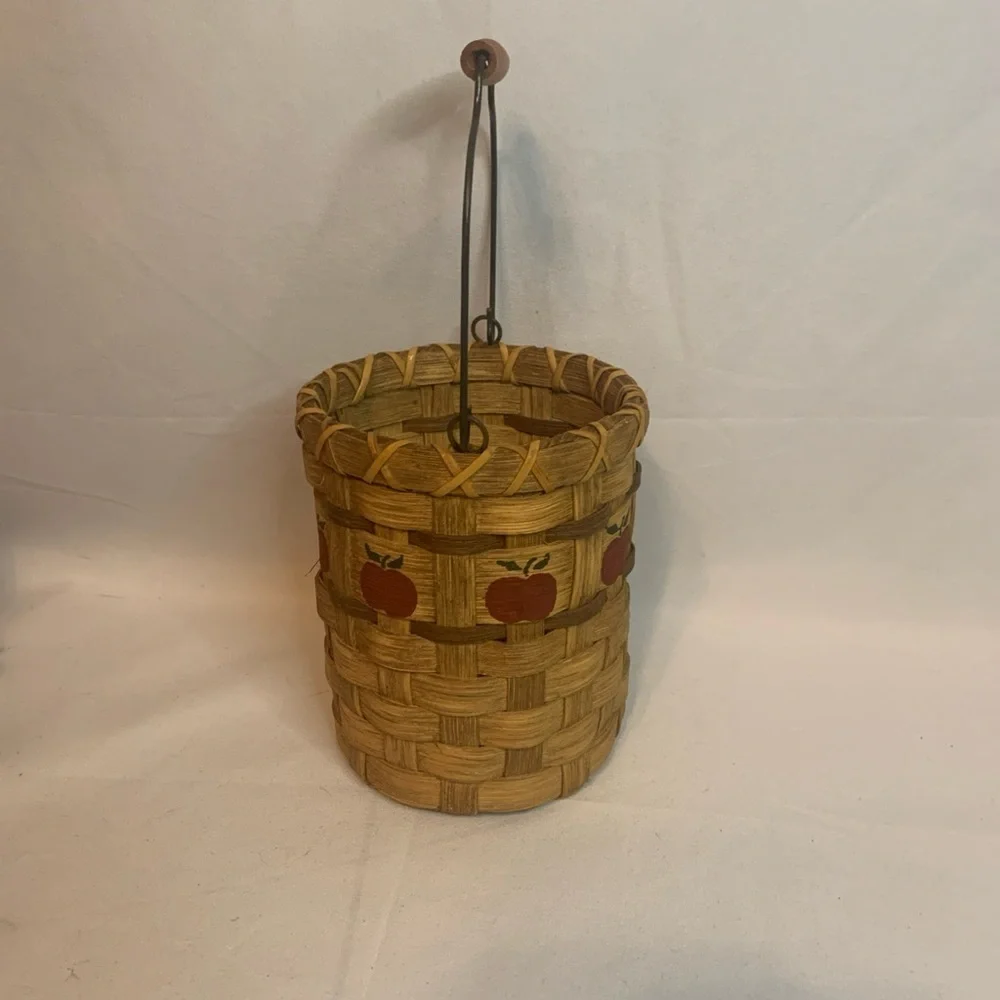 Small Round Apple Basket with Handle